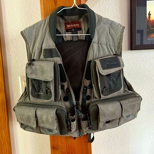 Simms Guide Fly Fishing Vest.  Men’s Large. Good condition.
